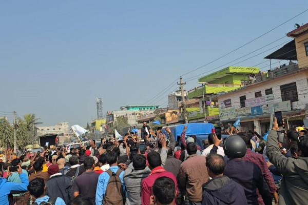 माधव नेपाल र प्रभु साहको क्षेत्रमा बालेनको रोड सो